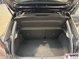 Peugeot 208  picture 5