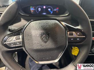 Peugeot 208  picture 17