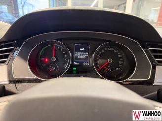 Volkswagen Passat  picture 16