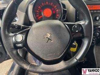 Peugeot 108  picture 17