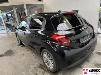 Peugeot 208  picture 7