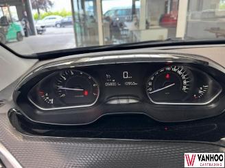 Peugeot 208  picture 18