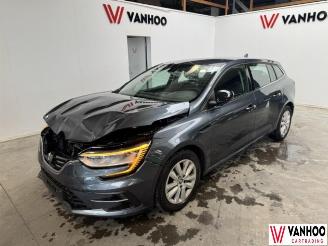 Coche accidentado Renault Mégane  2024/4