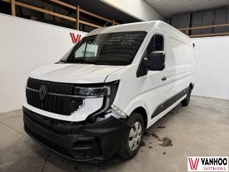 damaged passenger cars Renault Master  2025/3