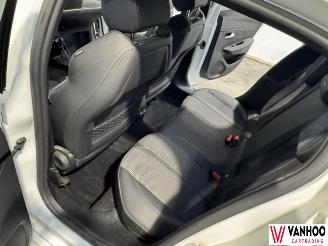 Peugeot 208  picture 11