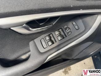 Volvo V-40  picture 11