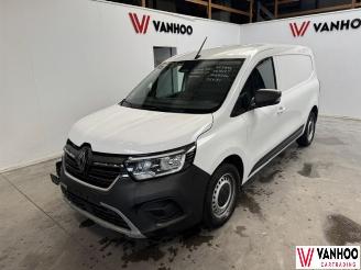 damaged passenger cars Renault Kangoo  2025/4