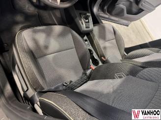 Renault Captur  picture 13