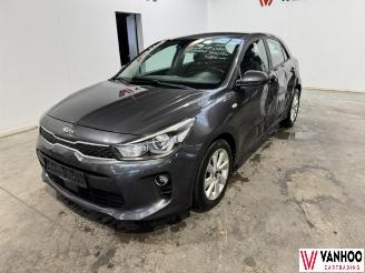Damaged car Kia Rio  2017/7
