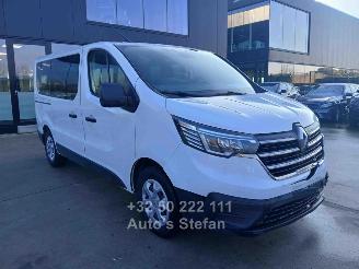 damaged passenger cars Renault Trafic ZEN 2023/3
