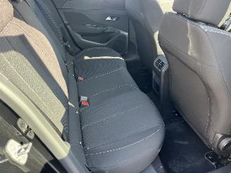 Peugeot 308 308 PureTech 130 EAT8 picture 14