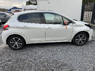 Peugeot 208 BENZINE - AUTOMATIC picture 7