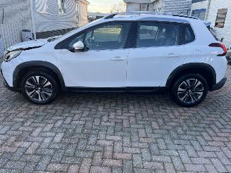 Peugeot 2008 1,2 PURE-TECH AUTOMATIC picture 11