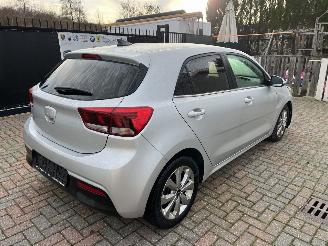 Kia Rio BENZINE - AUTOMATIC picture 3
