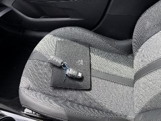 Peugeot 208  picture 15