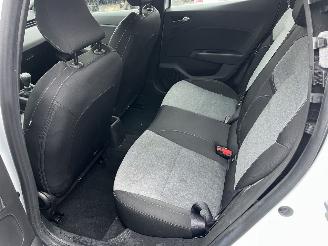 Renault Clio BENZINE - CAR DRIVE picture 20