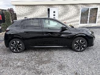 Peugeot 208 BENZINE - ALLURE, picture 2