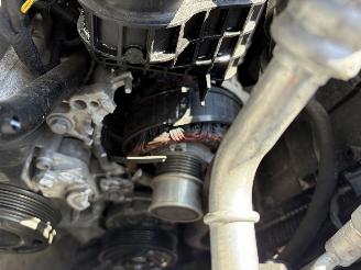 Volkswagen Golf BENZINE UNITED picture 10