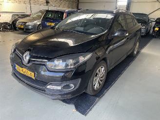 krockskadad bil auto Renault Mégane 1.5 Dci Limited 110PK!!! 2016/4