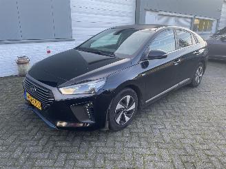 krockskadad bil auto Hyundai Ioniq 1.6 GDi Hybrid Comfort 2017/1
