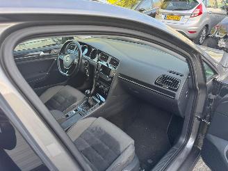 Volkswagen Golf 1.6 TDI Highline picture 12