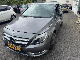 skadebil auto Mercedes B-klasse 180 Ambition 2014/11