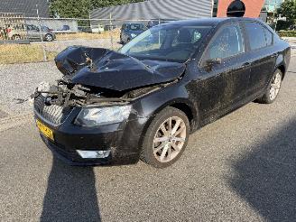 krockskadad bil auto Skoda Octavia 1.2TSI Greentech Ambition Businessline 2014/11