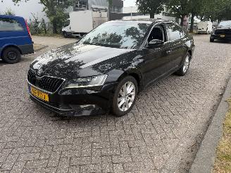uszkodzony samochody osobowe Skoda Superb 1.6TDI Ambition Business 2017/4