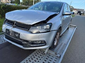 uszkodzony samochody osobowe Volkswagen Polo 1.0 comfortline 2015/9