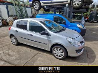 Coche siniestrado Renault Clio Clio III (BR/CR), Hatchback, 2005 / 2014 1.2 16V 75 2008/3