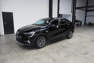 damaged passenger cars Renault Arkana FULL HYBRID 2025/7