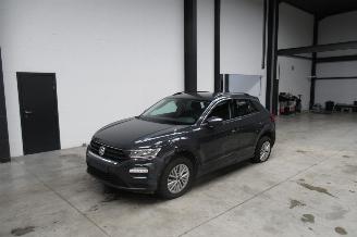 krockskadad bil auto Volkswagen T-Roc SUV 2019/4