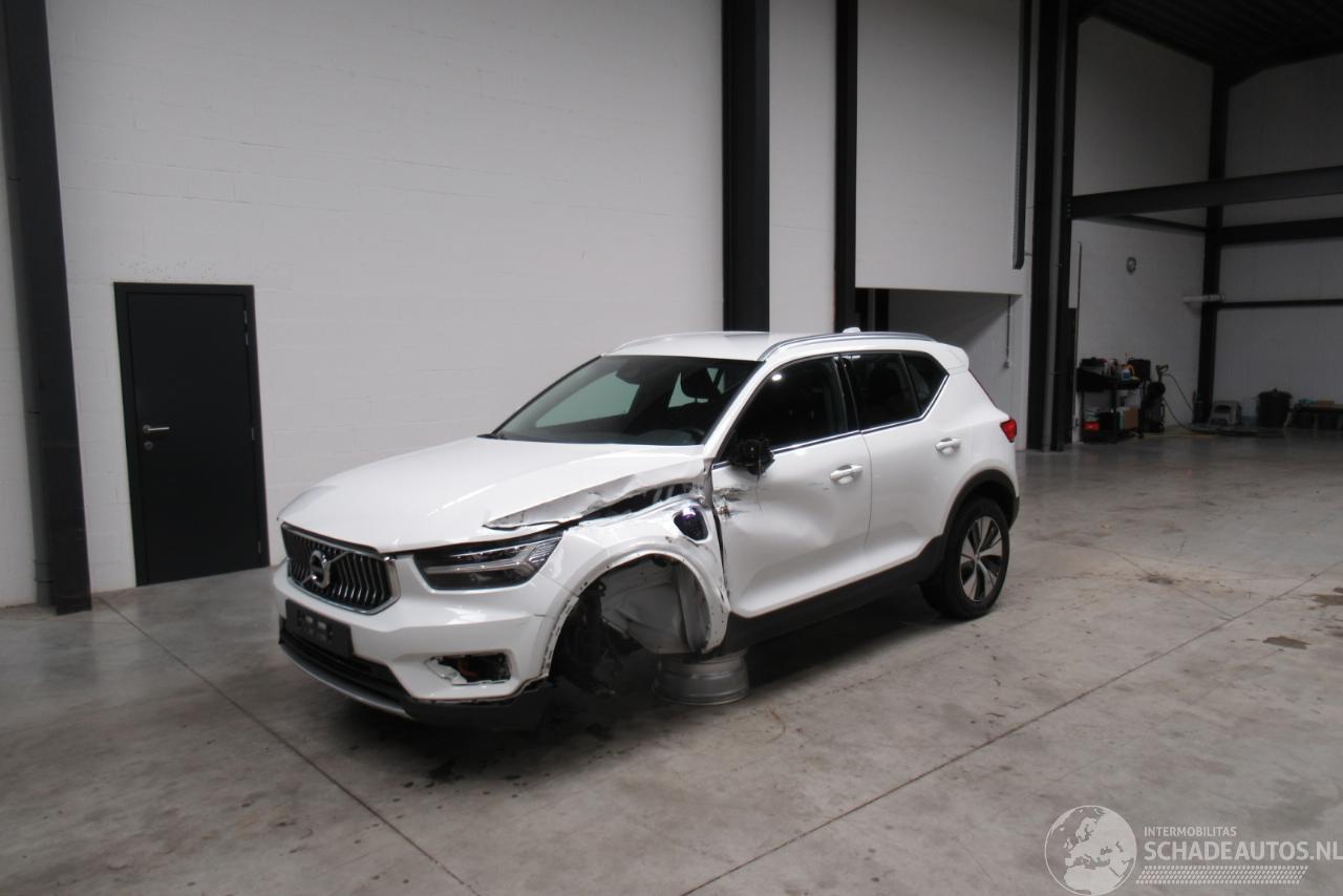 Volvo XC40 MOMENTUM