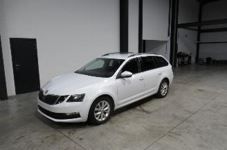 krockskadad bil auto Skoda Octavia AMBITION 2018/3