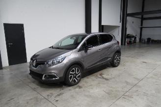 damaged passenger cars Renault Captur INTENS 2017/4