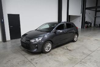 damaged passenger cars Kia Rio SEDAN 2018/5