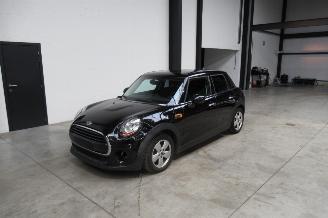 damaged passenger cars Mini Cooper SEDAN 2017/5