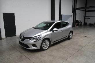 Damaged car Renault Clio SEDAN 2019/9