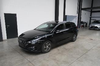 krockskadad bil auto Hyundai I-30 BREAK 2024/4