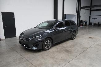 Damaged car Kia Ceed PHEV 2025/2