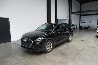 krockskadad bil auto Audi Q3 SUV 2021/10