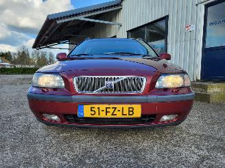 Volvo V-70  picture 2