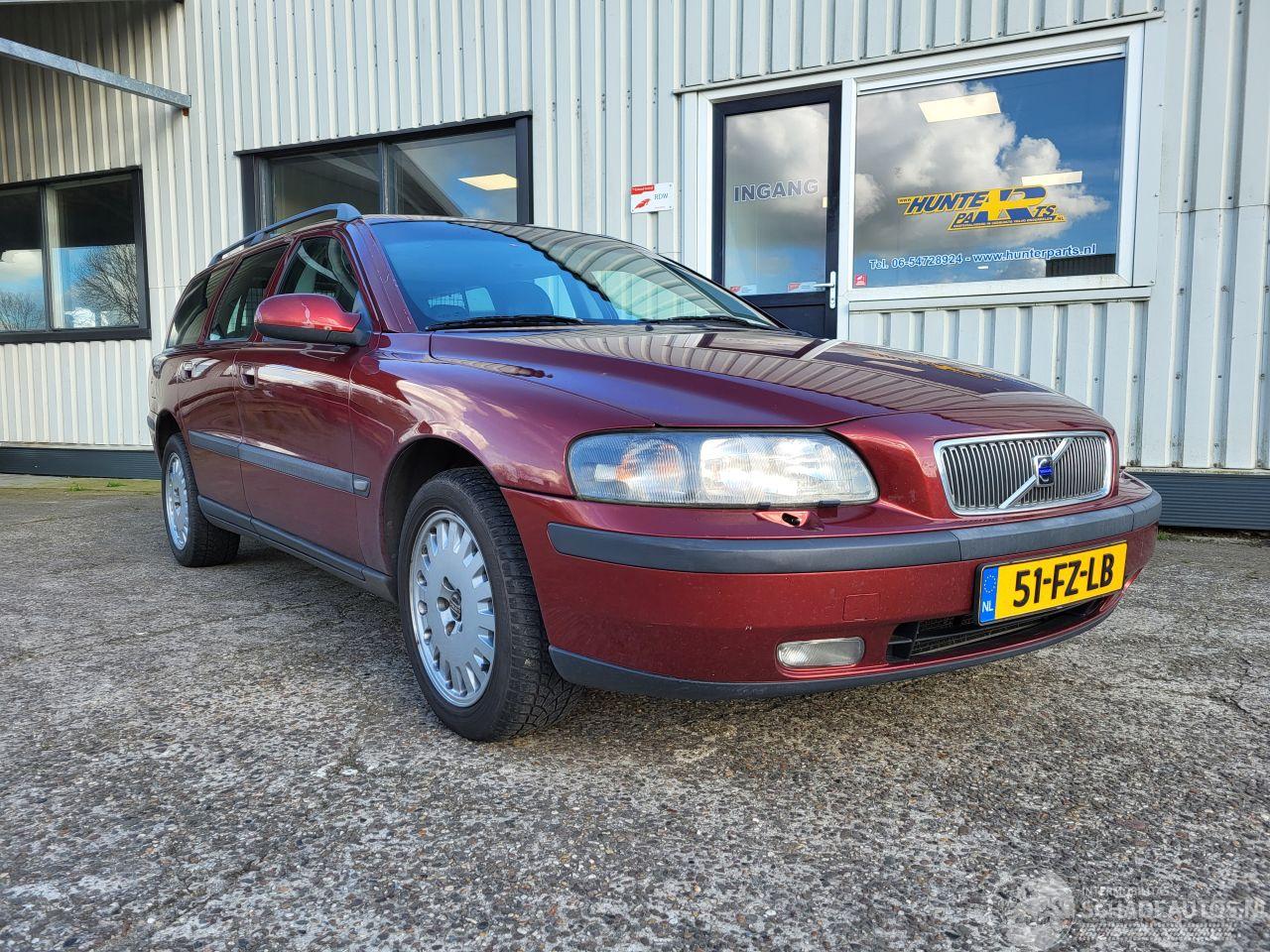 Volvo V-70 
