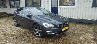 Vaurioauto  passenger cars Volvo V-60 2.4 D6 AWD Plug-In Hybrid Summum 2013/9