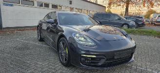Vaurioauto  passenger cars Porsche Panamera 4E-Hybride*Platinium*Panoramaschuifdak*Luchtvering*HeadUp*Sport Chrono Paket Plus*Ambiente*Bose Soundsystem*ACC*Camera Surround View* 2022/10