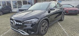 skadebil auto Mercedes GLA 180 Automaat*LED*Trekhaak*Digitaal display*Comfort stoelen*Parkeerpaket met camera*Navigatie*Apple Carplay*MBUX* 2025/7