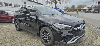 Mercedes GLA 180 Automaat*LED*Trekhaak*Digitaal display*Comfort stoelen*Parkeerpaket met camera*Navigatie*Apple Carplay*MBUX* picture 3