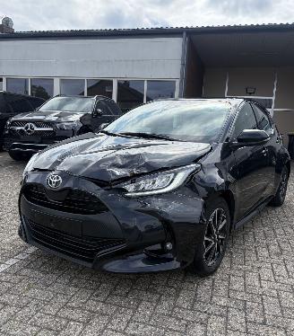 Damaged car Toyota Yaris 1.5L VVTi 130 Hybride * LED*HeadUp*Trekhaak*Navigatie*Keyless* 2024/2