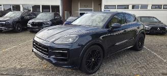 damaged passenger cars Porsche Cayenne  2024/9