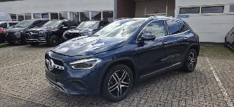 krockskadad bil auto Mercedes GLA 200d 2022/6
